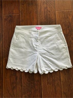 Isaac Mizrahi White Scallop Hem Skort